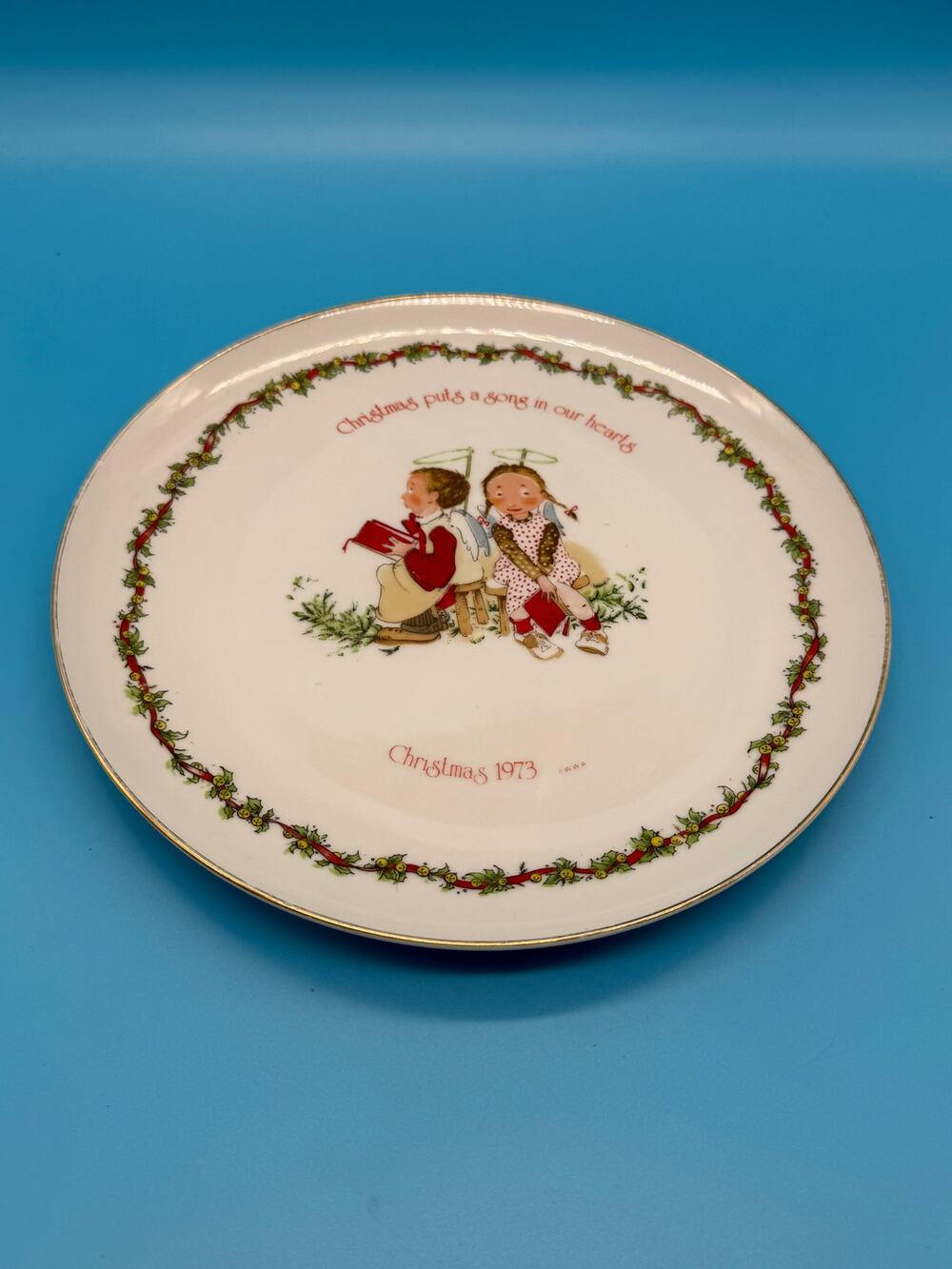 Vintage 1973 Holly Hobbie Christmas Plate Song in Our Hearts Japan 10"